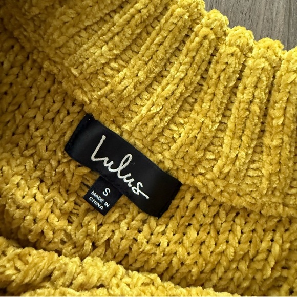 New Lulu's Gold Chenille Off shoulder Cozy Sweater - Picture 3 of 5